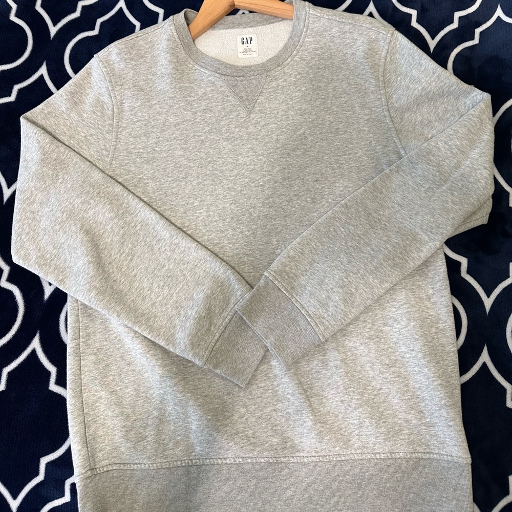 GAP crew neck sweatshirt